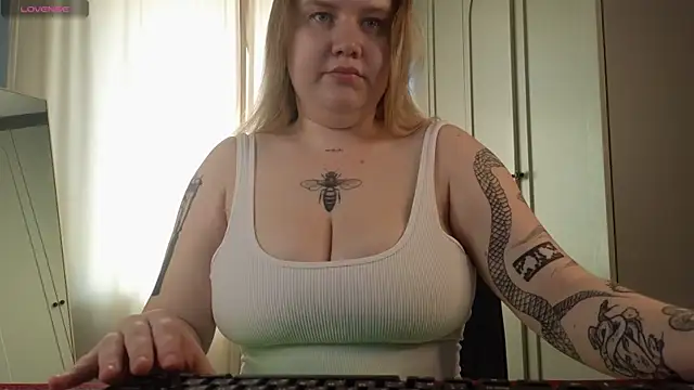 Snapshot of casey_robbinss chatting on June 9, 6:58 am casey robbinss online show from June 9, 6:58 am
