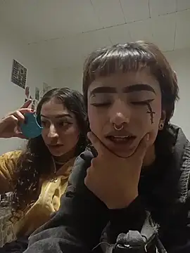 AlexxaAndRileyy online show from April 21, 2:51 am