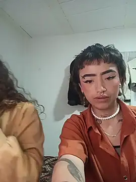 Snapshot of AlexxaAndRileyy chatting on May 24, 8:47 pm AlexxaAndRileyy online show from May 24, 8:47 pm