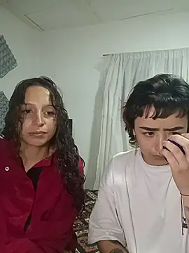 Snapshot of AlexxaAndRileyy chatting on May 27, 4:15 pm AlexxaAndRileyy online show from May 27, 4:15 pm