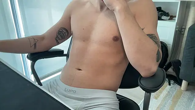 Snapshot of lukshof chatting on February 6, 4:54 pm lukshof online show from February 6, 4:54 pm