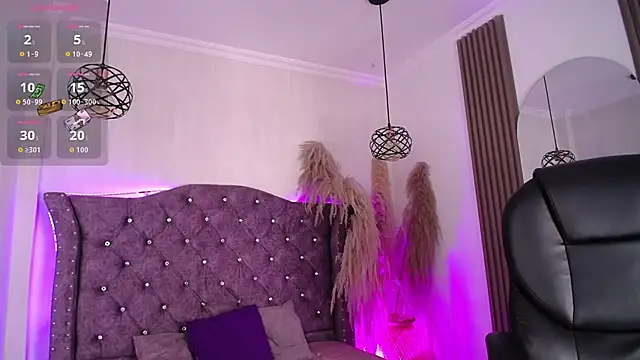 Violet Collins1 online show from June 4, 9:43 pm