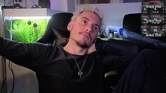 Rayzel White online show from February 4, 10:26 pm