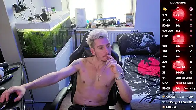 Rayzel White online show from February 24, 2:04 pm