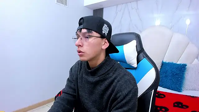 Alexander Collinss online show from January 18, 7:28 pm