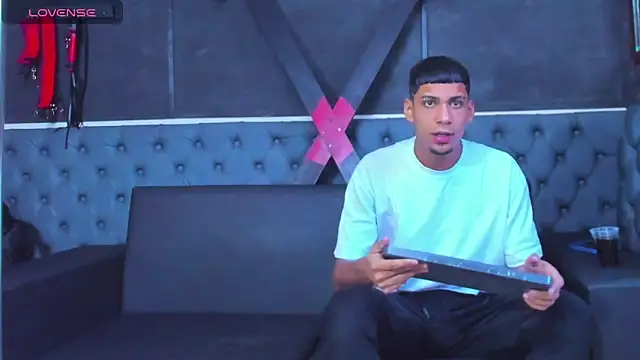 ALEX KEITH26 online show from April 22, 11:45 am