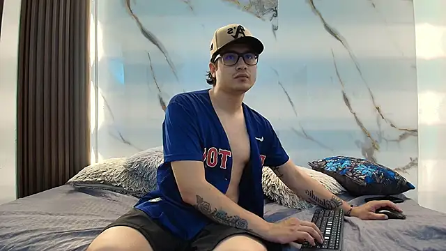 Danner Alaia online show from January 15, 7:50 pm