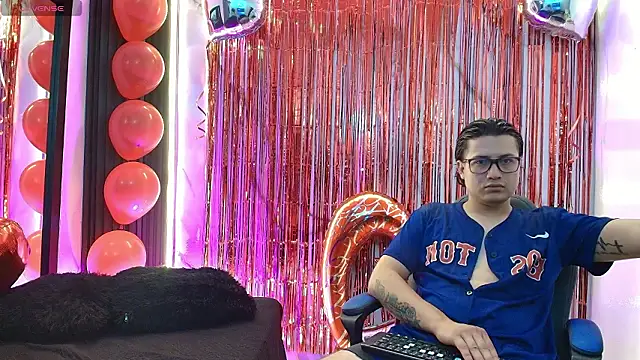 Danner Alaia online show from February 13, 8:49 pm