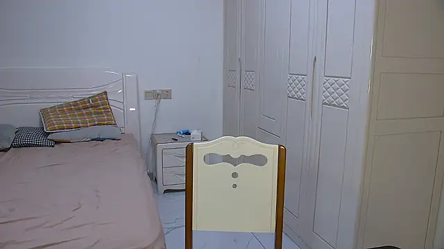 Chocolates-001 online show from March 13, 4:52 am