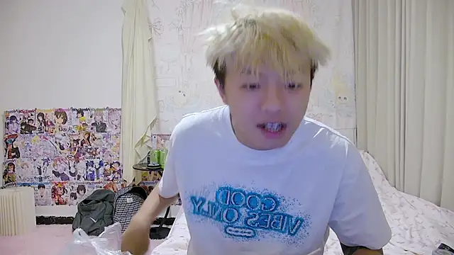 Chocolates-001 online show from April 13, 11:48 am