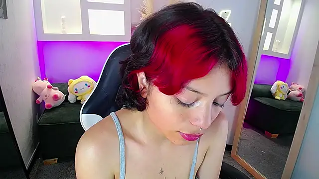 Snapshot of melodyy_as chatting on May 18, 12:55 pm melodyy as online show from May 18, 12:55 pm