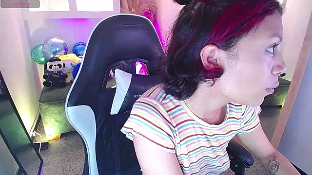Snapshot of melodyy_as chatting on June 9, 1:56 pm melodyy as online show from June 9, 1:56 pm