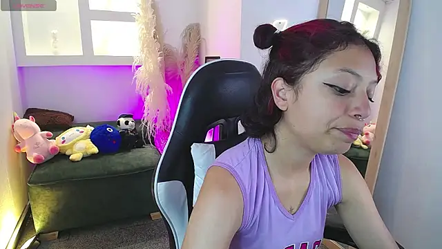 Snapshot of melodyy_as chatting on June 16, 1:36 pm melodyy as online show from June 16, 1:36 pm