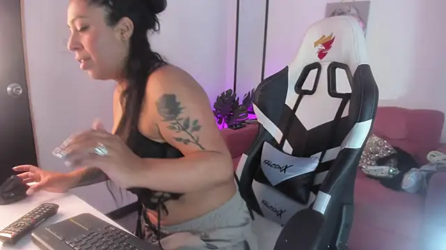 Xiomara as online show from February 21, 12:50 pm