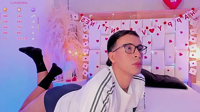 Mr aronnn  online show from February 15, 3:25 am