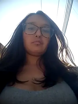 Snapshot of Karla-giraldo_1 chatting on March 4, 2:45 pm Karla-giraldo 1 online show from March 4, 2:45 pm