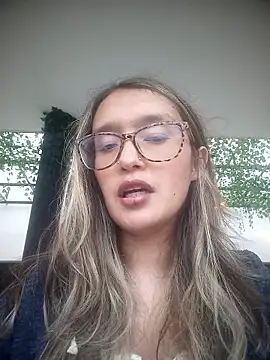 Snapshot of Karla-giraldo_1 chatting on March 18, 9:51 pm Karla-giraldo 1 online show from March 18, 9:51 pm