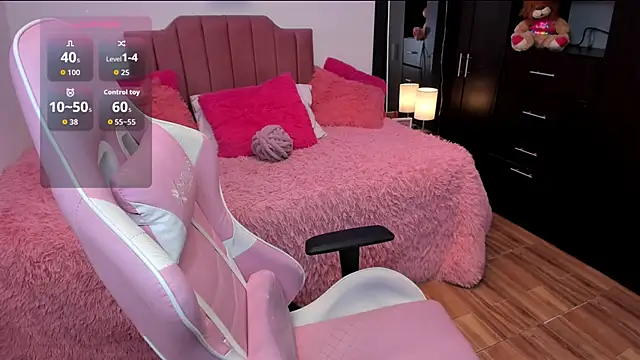 Nina curves online show from February 9, 7:18 pm