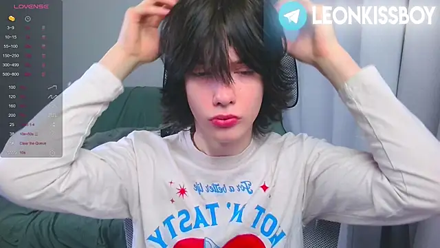 LeonBoykisser online show from April 10, 7:07 pm