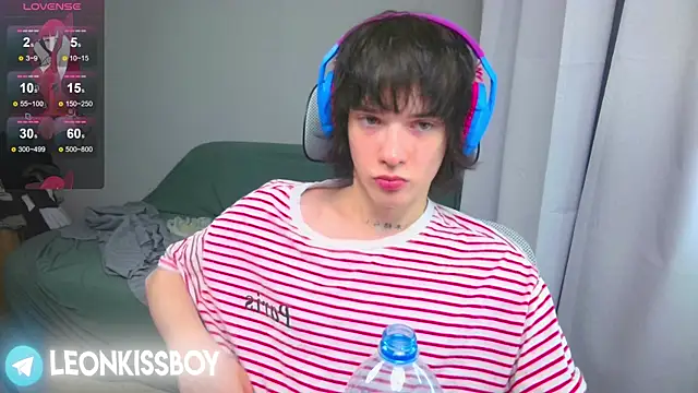 LeonBoykisser online show from April 20, 6:53 pm