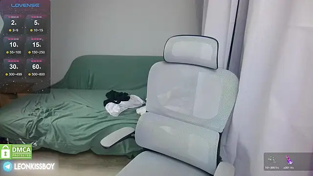 LeonBoykisser online show from April 23, 7:38 pm