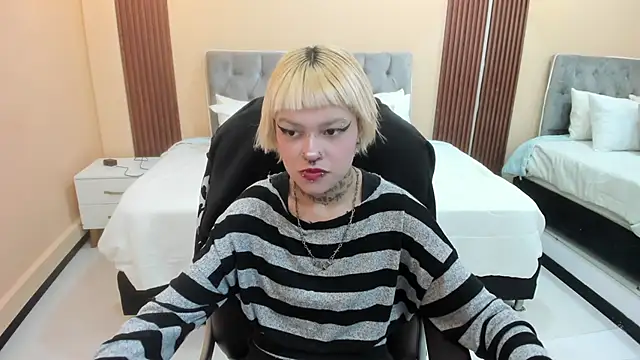 Snapshot of Bela_Craxkerr chatting on April 25, 1:03 pm Bela Craxkerr online show from April 25, 1:03 pm