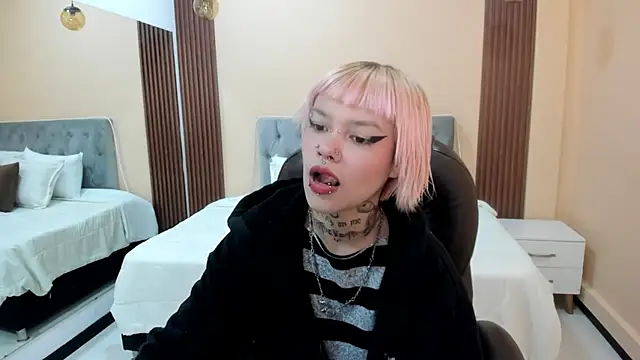 Snapshot of Bela_Craxkerr chatting on May 15, 12:45 pm Bela Craxkerr online show from May 15, 12:45 pm