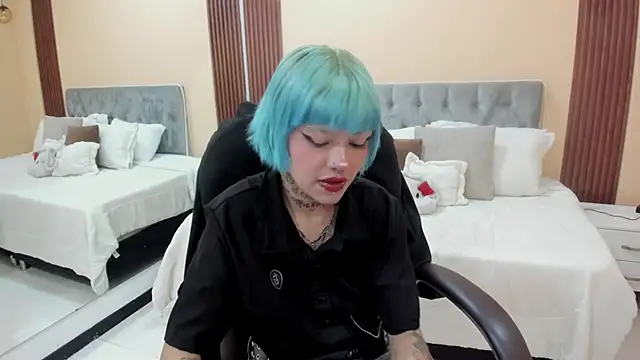 Snapshot of Bela_Craxkerr chatting on June 7, 12:31 pm Bela Craxkerr online show from June 7, 12:31 pm