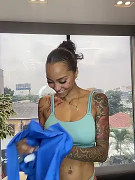 LizStorm  online show from May 15, 2:57 pm