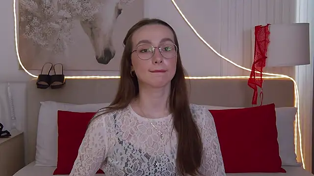 Emily Simon online show from April 16, 5:19 am