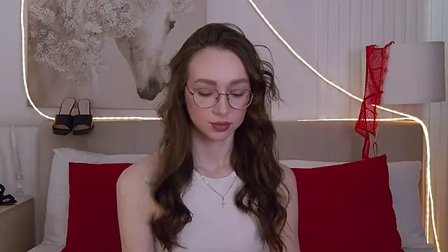 Emily Simon online show from April 19, 5:07 am