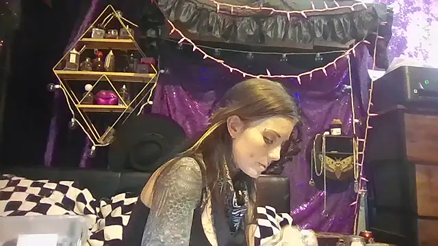 allymoon1369 online show from April 18, 7:07 pm