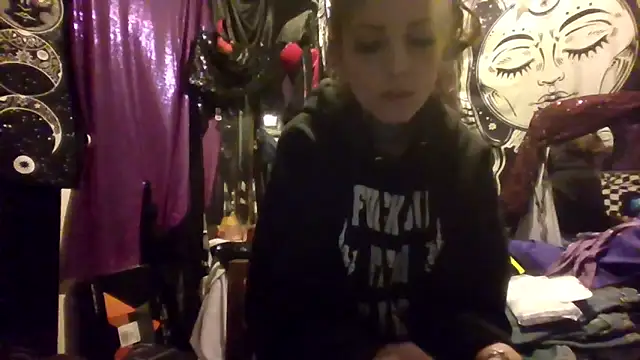 allymoon1369 online show from April 22, 11:01 am