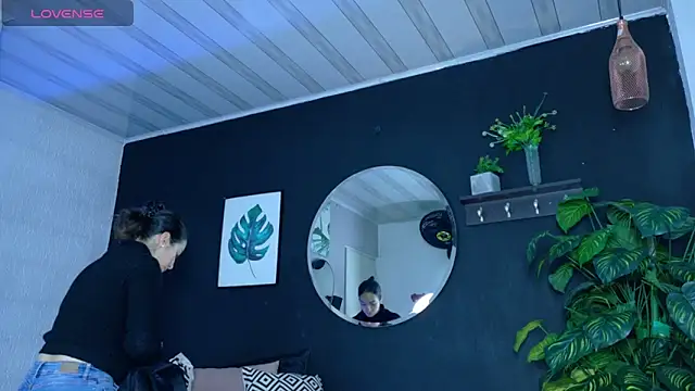 Noaah25  online show from April 23, 3:19 am