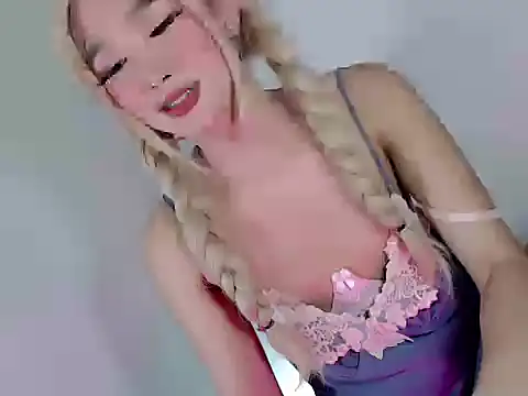 Snapshot of touch_my_body1 chatting on July 23, 11:13 pm touch my body1 online show from July 23, 11:13 pm