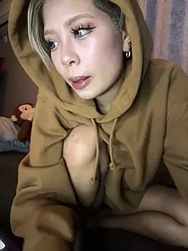 BADBITCHISAKI online show from March 10, 2:33 pm