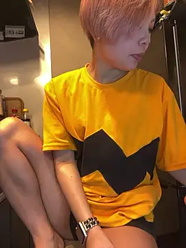 BADBITCHISAKI online show from May 2, 1:38 pm
