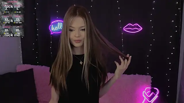 ElsaDivine online show from August 2, 5:55 pm