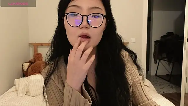 nullgirl online show from May 9, 11:32 pm