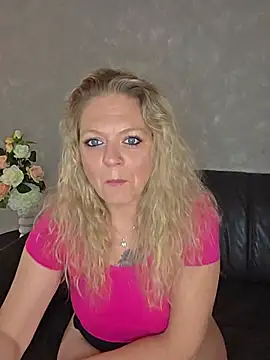 Snapshot of Anna-Lustig chatting on June 7, 9:57 am Anna-Lustig online show from June 7, 9:57 am