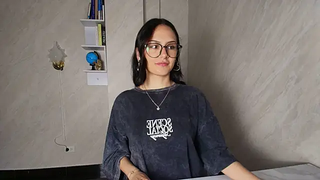 NiccolleHall online show from March 9, 1:37 pm