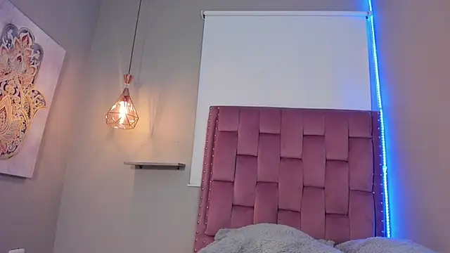 Scarlet Vixen  online show from March 20, 12:21 pm