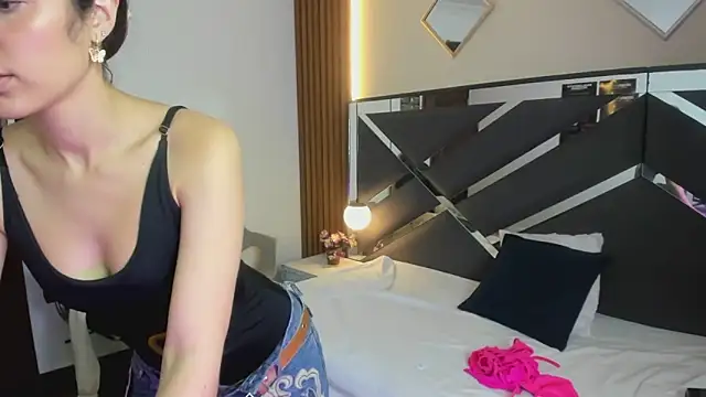 Ambarross  online show from April 1, 2:03 pm