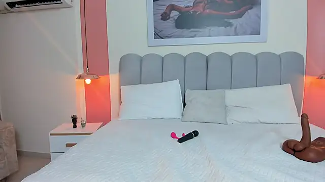 EmmaBoyd online show from February 27, 12:05 pm