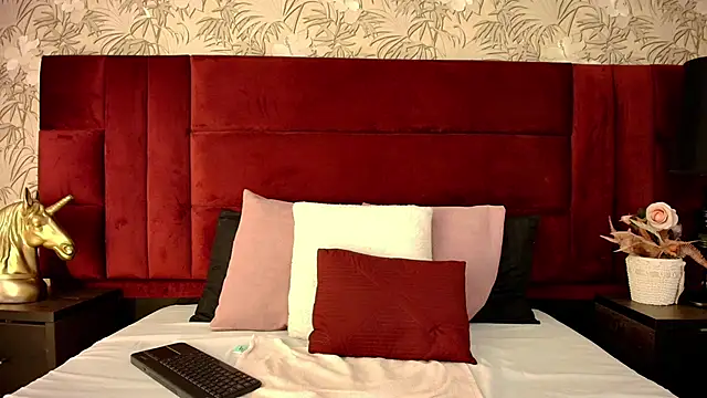 nela moretti online show from February 11, 3:39 pm