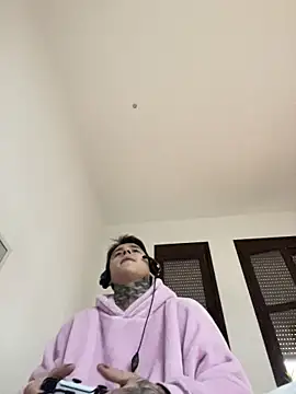 COLOMBIAN20CM online show from March 4, 1:50 pm