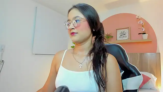 ivette swan online show from April 18, 7:58 pm