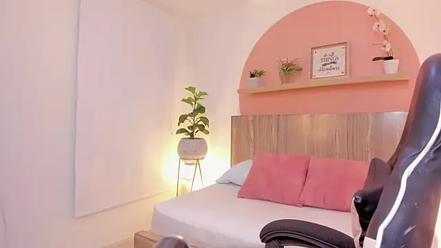 ivette swan online show from April 21, 7:50 pm