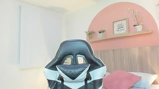 ivette swan online show from May 28, 8:28 pm