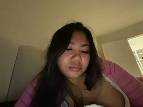 Snapshot of TitiTinyThai chatting on July 1, 8:52 pm TitiTinyThai online show from July 1, 8:52 pm